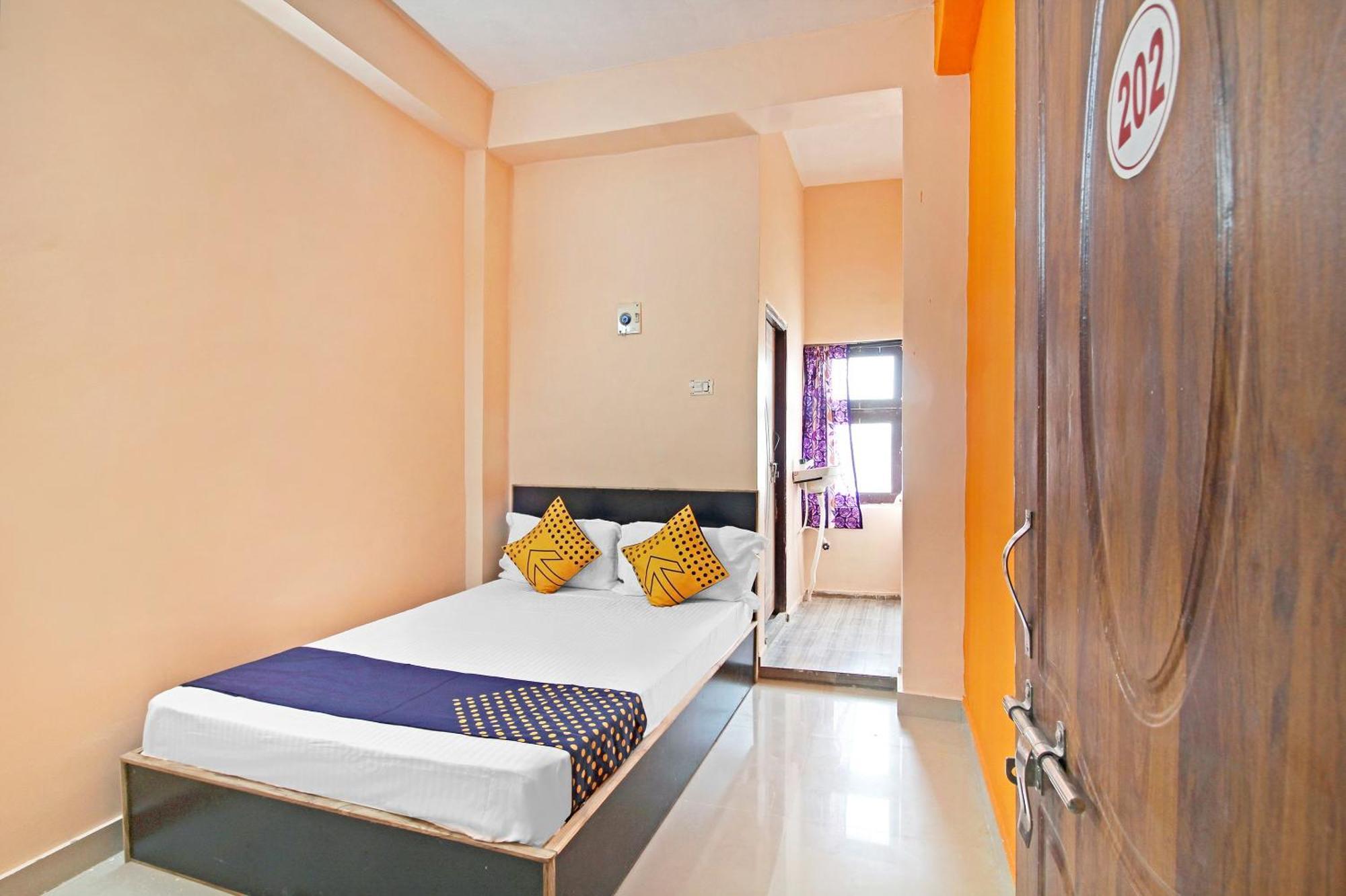 Spot On Sitara Grand Lodge Warangal Buitenkant foto